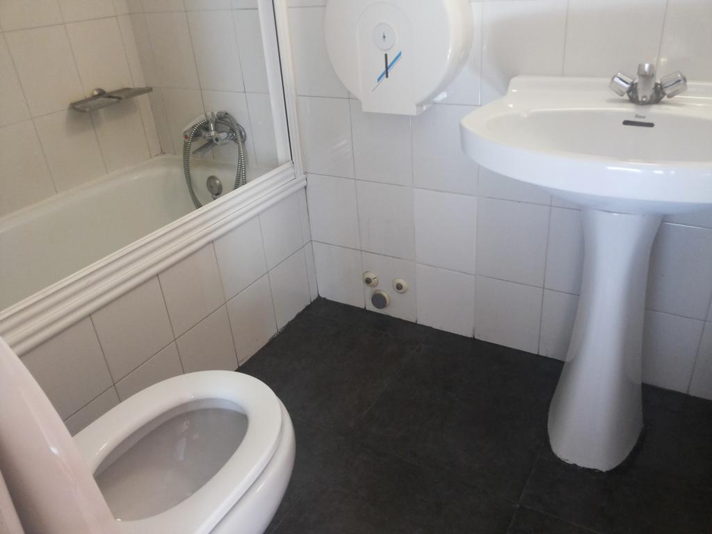 Hotel Pension Mode Lleida Zewnętrze zdjęcie